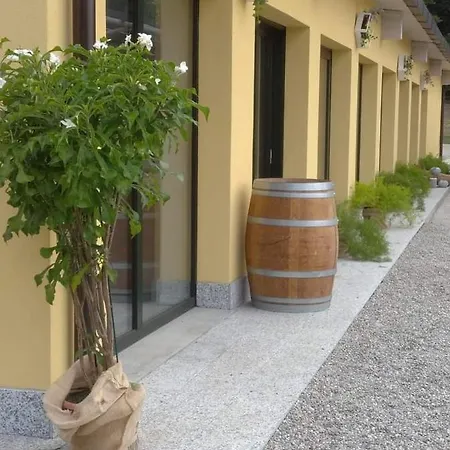 Фермерский дом Azienda Agrituristica Scotti Сомма-Ломбардо